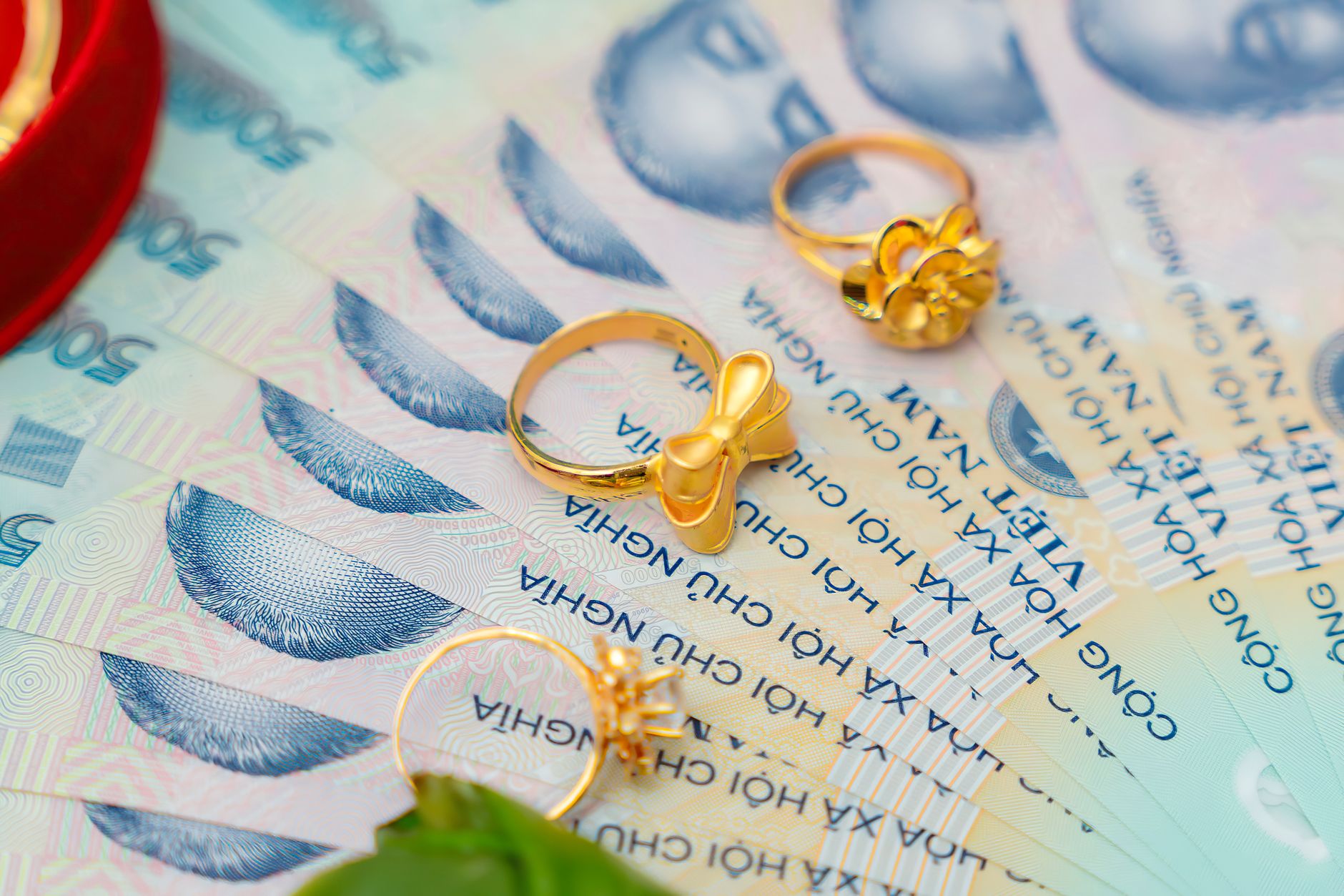 Tiền đồng Việt Nam đang được đếm